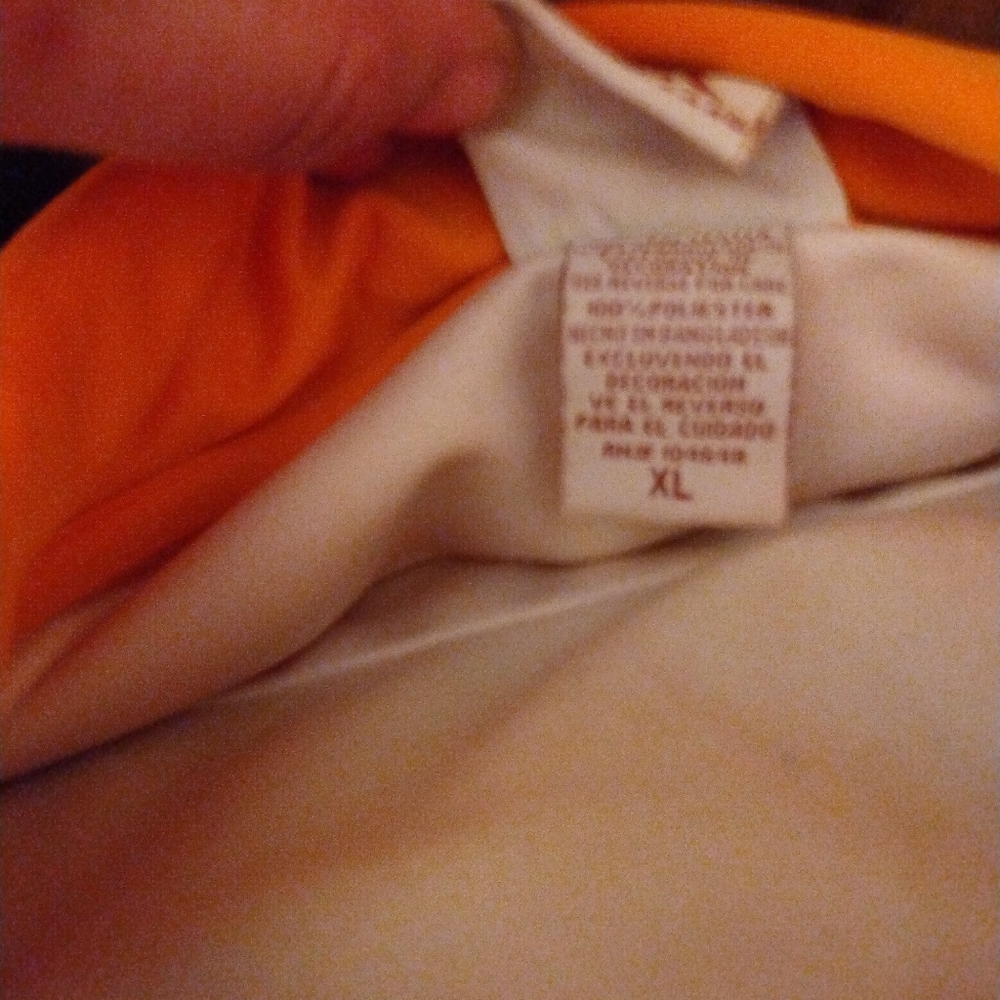A woman's Tennessee orange and white longsleeve Winter jacket size xl